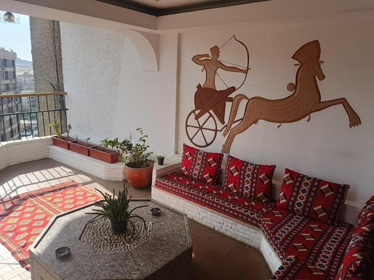 Pyramids Nights Hostel Kafret el-Gabal Extérieur photo