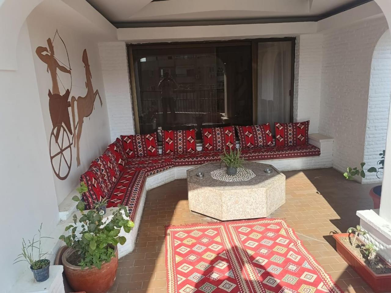 Pyramids Nights Hostel Kafret el-Gabal Extérieur photo